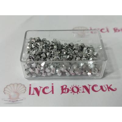 3mm Piramit Kesim Swarowski Boncuk (Gram Fiyatıdır) No: 2
