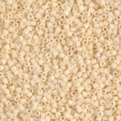 No: 70 Miyuki Delica 11/0 DB732 Parlak Krem (5 Gram)