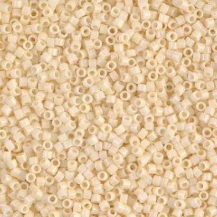 No: 70 Miyuki Delica 11/0 DB732 Parlak Krem (5 Gram)